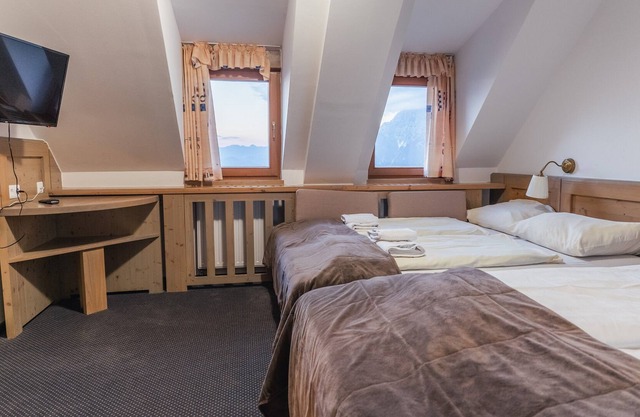 Krvavec Quadruple room 4