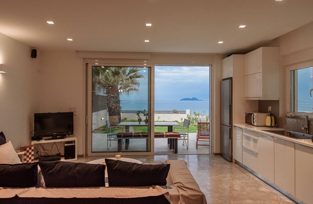 LΙDIA BEACH SUITES - SUITE LΙDIA AND SUITE APHRODITE (LUXURY SUITES FOR RENT)