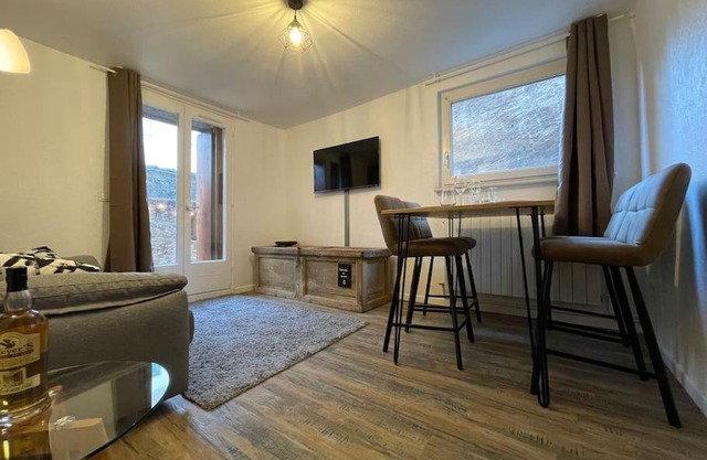 L'Alsacien - Appartement avec Terrasse - Cuisine équipée - WiFi Gratuit