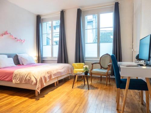 L'Amour de la Paix - City center - Garden - Near station - SmartTV65" Netflix & PrimeVideo - Warm cozy vibe - Free parking nearby with CCTV - Managed by Presta-Zen'Services
