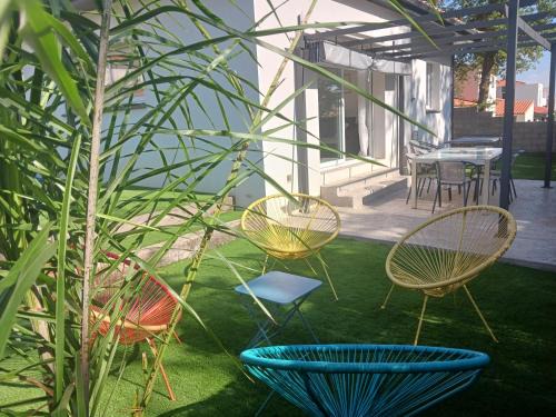 L'Eden des Aspres Villa plain pied T4 avec Jardin, terrasse & BBQ