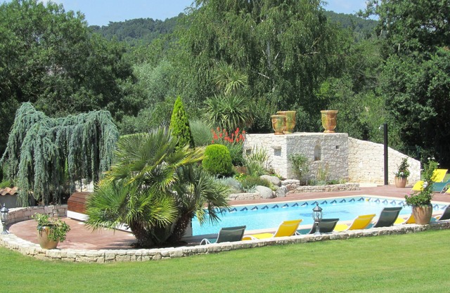 L'OASIS DE BOISSET : MAS 5*, 3 min from Anduze, private heated SWIMMING POOL, 16 people
