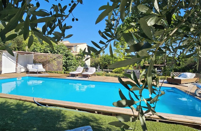 La Bastide des Oliviers Provencal gîte with swimming pool in 1 ha of greenery