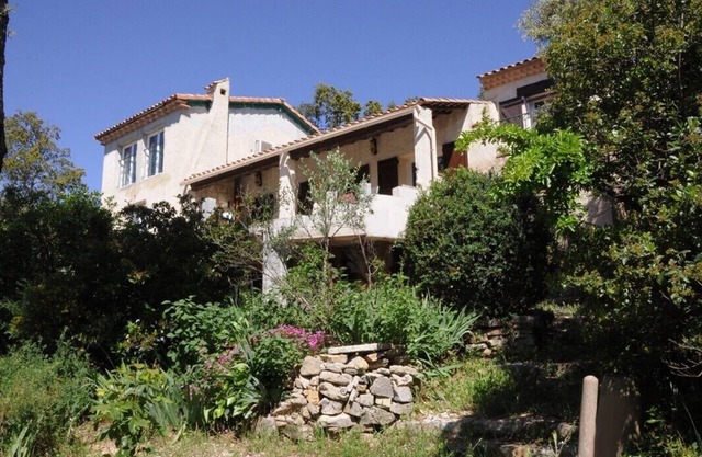 La Cigale Provence Méounes, green Provence, near the sea, calm, without opposite