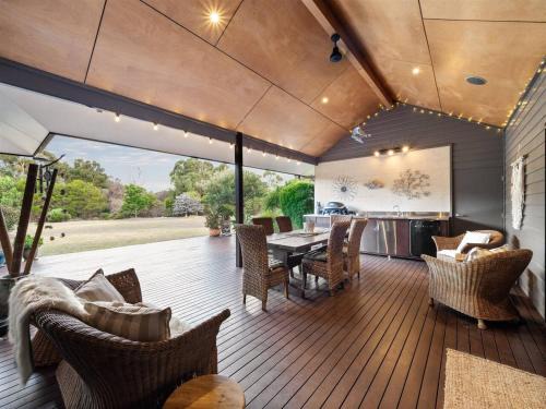 La Dimora - Tranquil Retreat Where Bush Meets Beach