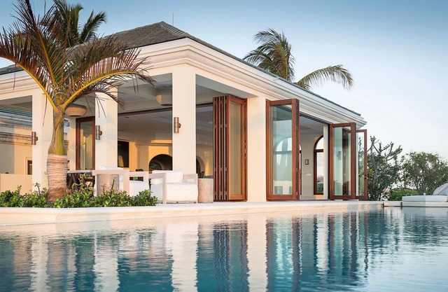 La Dolce Vita-Expansive Beachfront 9 Bedroom Villa with Private Pool