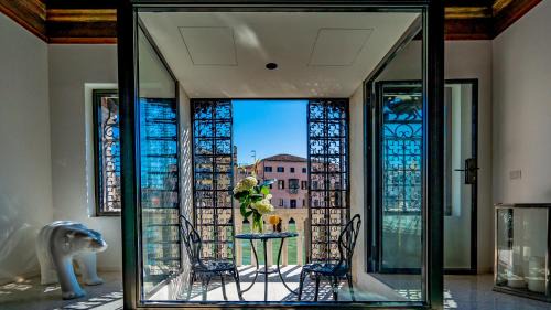 La Loggia Grand Canal