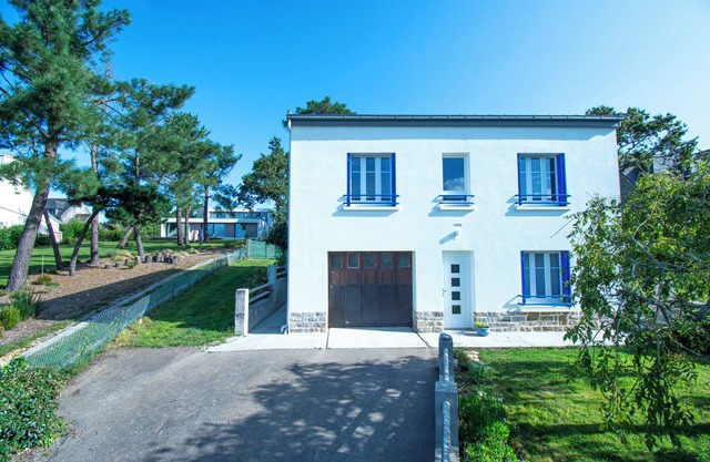 La Maison Bleue | Beautiful sea and garden view