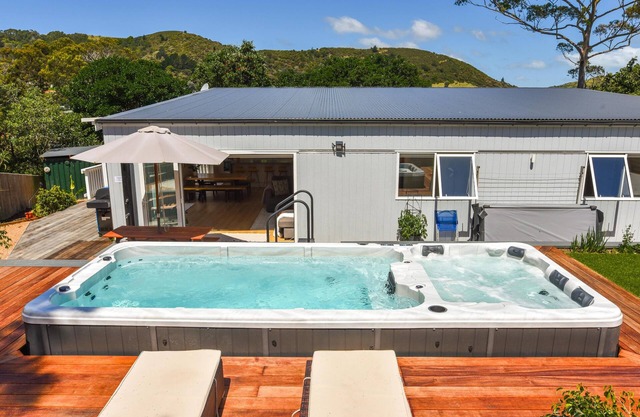 La Maison Soleil - Modern, sun-filled home with 4 bedrooms (2 kings including a stand-alone sleepout in the pool area, 2 queens) and 3 tiled bathrooms. Features a full kitchen, aircon, and open living flowing to a large garden with BBQ, heated swim s