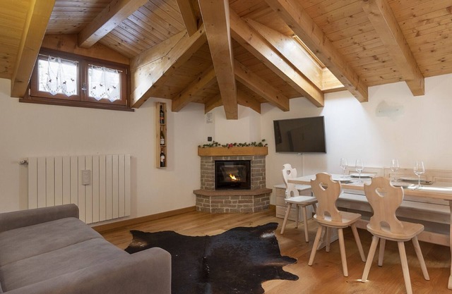 La Mansarda - Two Bedroom Apartment, Sleeps 4