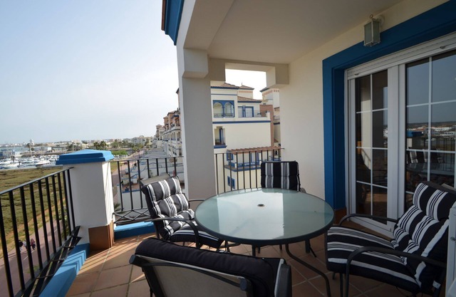 LA MARINA 3, 8 - One Bedroom Apartment, Sleeps 3