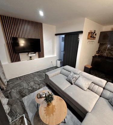 La Monique - Luxury Nautical Apartment