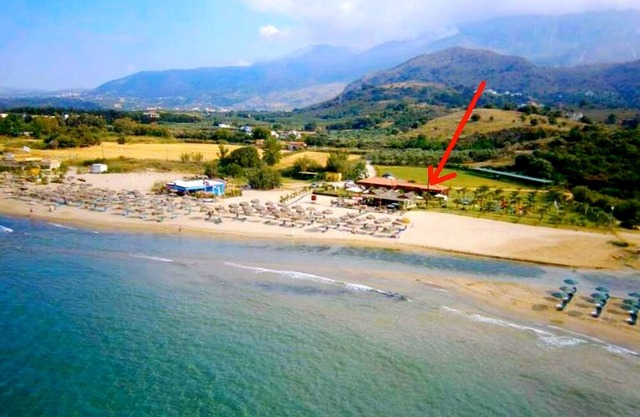 LA PALMA APARTMENTS 2,a beachfront paradise!