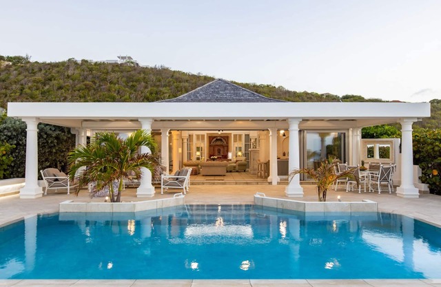 La Perla Classic- 1 BR Beachfront Luxury Villa