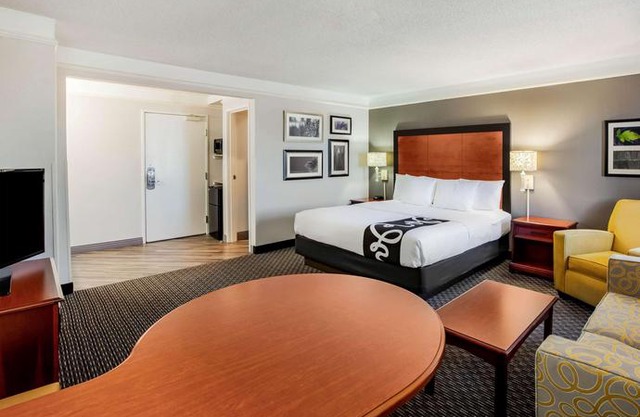 La Quinta Inn & Suites Houston Baytown East