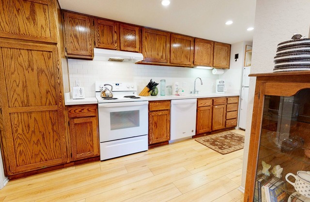 La Residence 4 #P7 | Communal BBQ and Pool Accessible | Near Shuttle