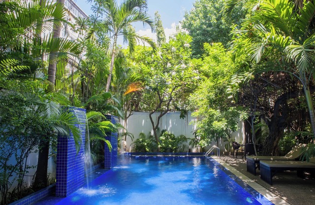 La Rose Suites