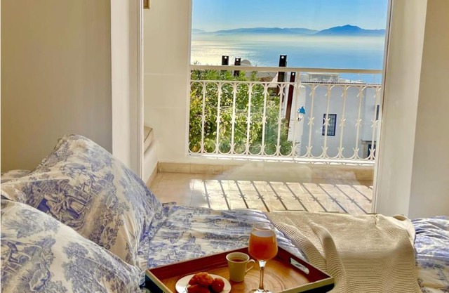 La symphonie bleue Breathtaking sea front view