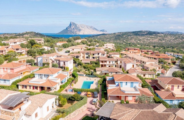 La Tartaruga three-room apartment sleeps 6 in facility with swimming pool