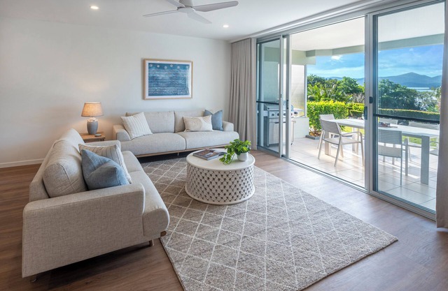 Lagoon 006 Hamilton Island by HamoRent