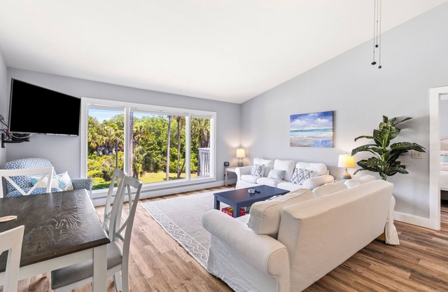 Lagoon Villa 6 - 5 Min Walk to Beach! Top Floor!