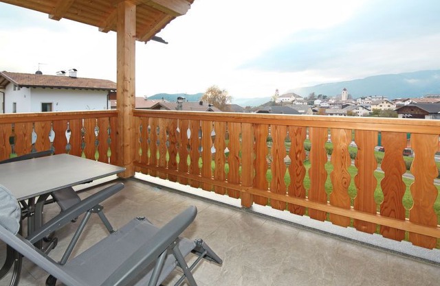 Lajen Apartment, Sleeps 4 with Free WiFi