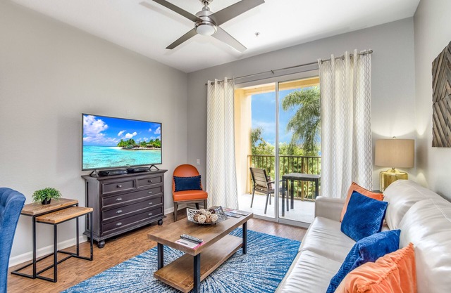 Lake and Sunset views * Renovated * near Convention Center!
