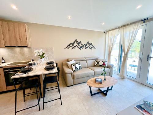 Lake and Trail, Free Parking, Near Nature and City