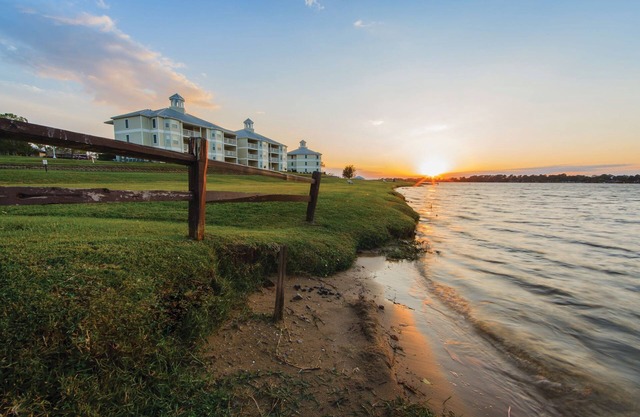 Lake Conroe Vacation | 5 Pools + 18-Hole Mini Golf