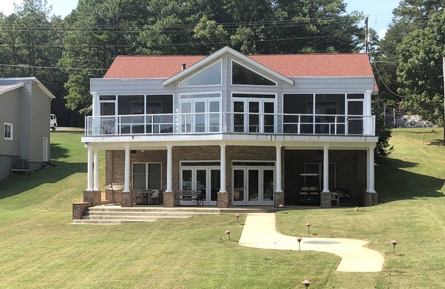 Lake Escape - Updated 2024 - Unobstructed Views at our Family-Friendly Retreat!