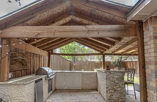 Lake Escape with King Bed & Outdoor Kitchen