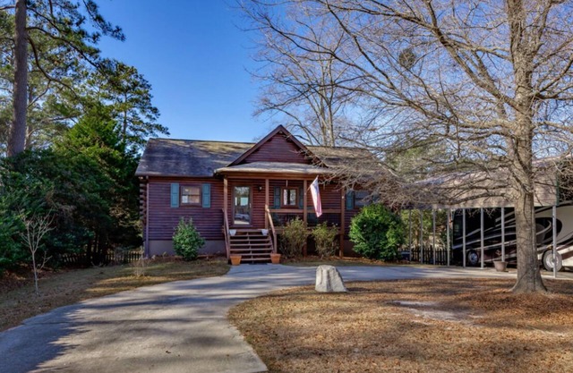 Lake front house in Gilbert SC