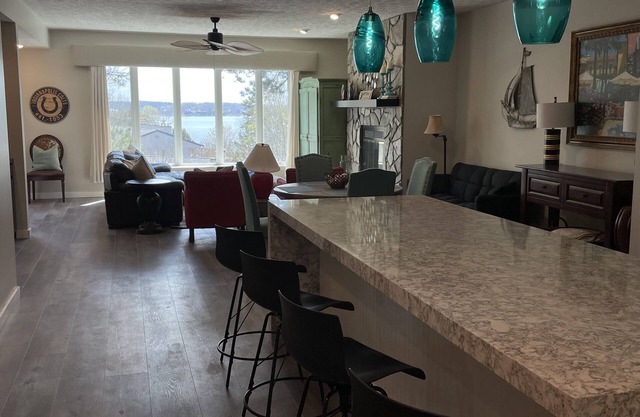 Lake front Keowee Condo w/Balcony & Resort Amenities! 20 min to Clemson!