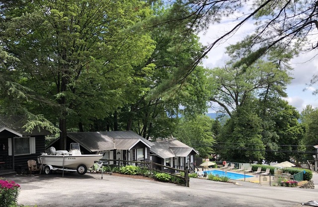 Lake George Bear's Den