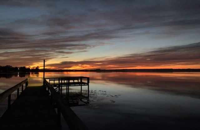 Lake Kerr Cabin in Salt Springs W/golf cart and water sports equipment.