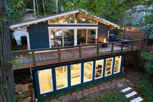 Lake Lanier Lodge - Dock Views & Fire Pit