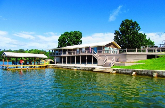 Lake Martin > Lake Front Home