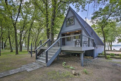 Lake Pepin Cottage with Decks and Private Beach!