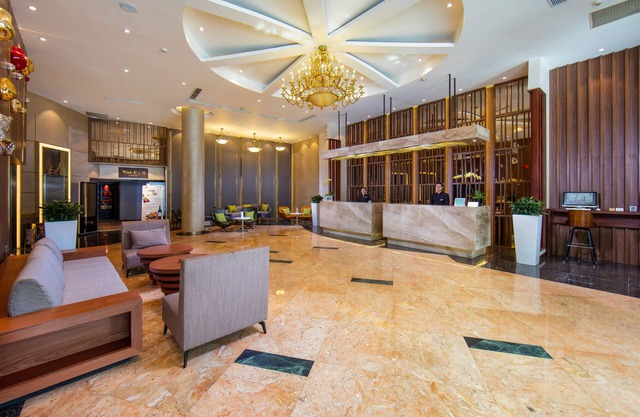 Lake Side Hotel