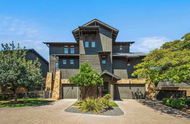 Lake Travis Views | 5BR | BBQ | Pickleball