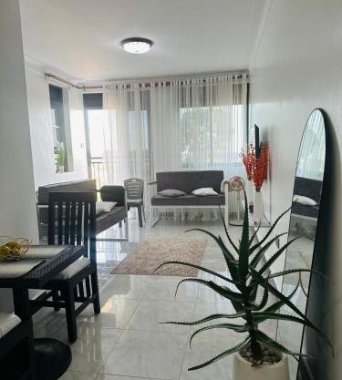 Lake view 2bedrooms 3 balconies WIFI Netflix 2bathroom 5mnts walk to the lake
