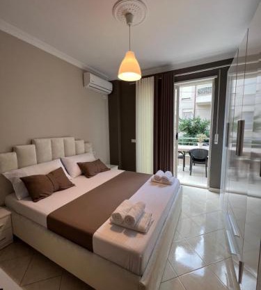 Lake View Apartment Tirana parking free
