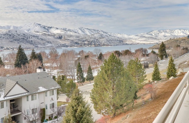 Lake-view condo with pool & hot tub - across street from lake access