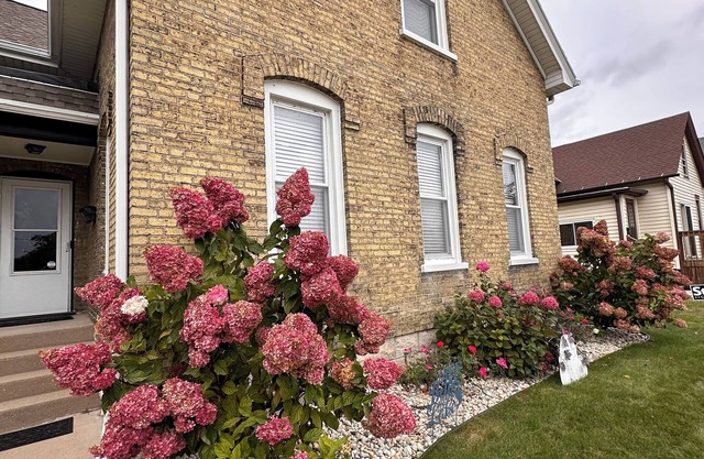 Lake View Dreamscape – 1 Block from Lake, Dedicated Work Desk & Patio w/Fire Pit