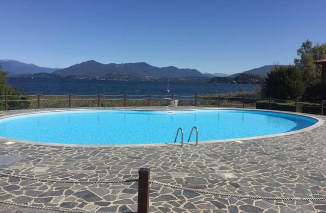 Lake View Pool Apartment in Ranco