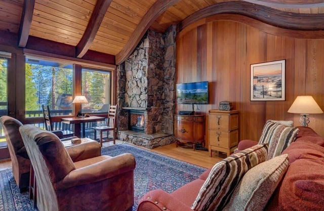 Lake View|Pool|Pier|Bouys|Pickleball|Walk to town