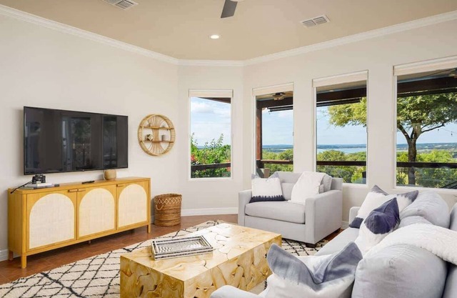 Lake Views | Fire Pit | Patio | Pet Friendly