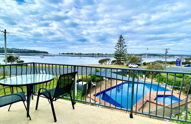 Lake Views @ Penguin Mews - Unit 1 - 3+ nights