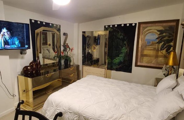 Lake Worth Studio-B Suite 5 miles from the Beach