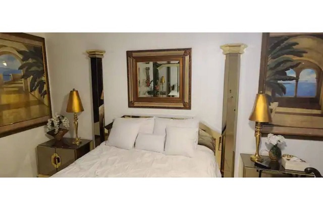 Lake Worth Studio-B Suite 5 miles from the Beach